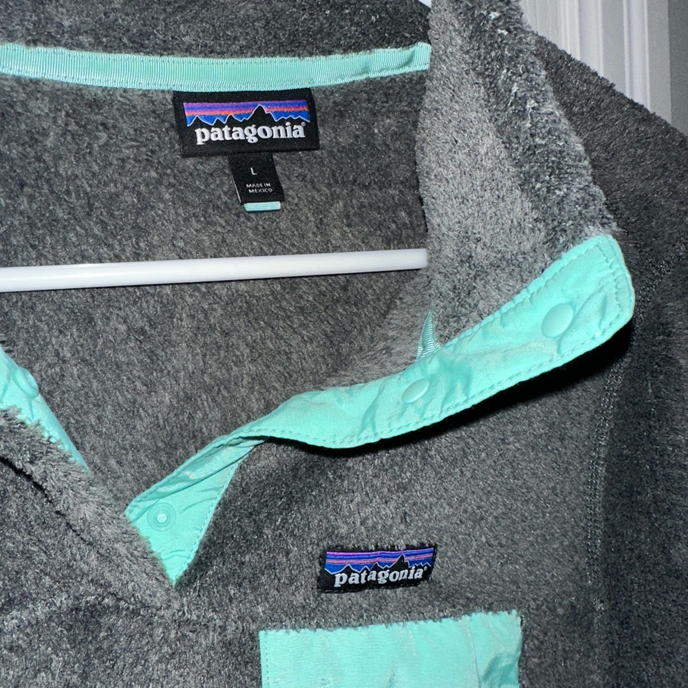 Patagonia re-tool snap with pockets. Size large.